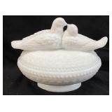 VTG. WESTMORELAND MILK GLASS LOVE BIRDS LIDDED