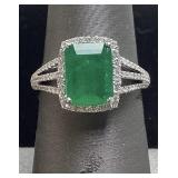 18KT YELLOW GOLD EMERALD & DIAMOND RING, SIZE