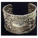 VTG. STERLING SILVER REPOUSSE CUFF BRACELET, 31.7g