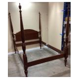 TRADITIONAL STYLE CHERRY 4 POSTER QUEEN SIZE BED