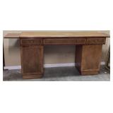 VTG. GEORGIAN STYLE PEDESTAL DESK WITH PULL-OUT