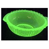 VTG. RIBBED URANIUM GLASS MIXING BOWL