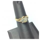GOLD RING WITH OPAL CENTER 1.75DWT