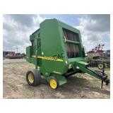 John Deere 567 Round Baler