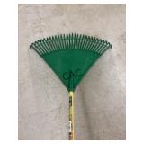 NEW Greenthumb 32" Poly Leaf Rake