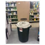 Rubbermaid Roughneck 32 Gallon Trash Bin w/Lid