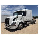 **2007 Volvo VNL670 Semi-Truck