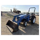 New Holland TC33 4WD w/NH7308 Loader/Bucket