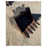 24" Excavator Toothed Bucket