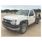 **2006 Chevrolet 2500HD Reg Cab Flatbed Gas
