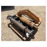 Case 87736988 Z-Bar Coupler & Hyd. Piston