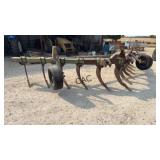 3pt John Deere 11 Shank Ripper w/Gauge Wheels