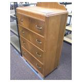 Vintage 4 drawer chest of drawers.