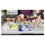 Easter assortment of glas, ceramics, baskets and