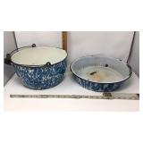 Enamel pot w/handle and 13" round pan.