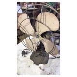 Arctic Aire 10 inch desk fan with heavy metal