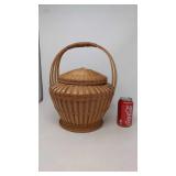 Decorative wicker basket. With lid.