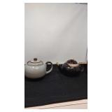 2 Ceramic teapots.