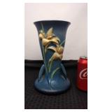 Roseville Pottery zephyr Lily vase #136-9. Has