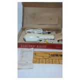 Vintage Dominion model 2802 electric knife in box