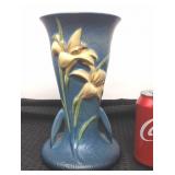 Roseville Pottery zephyr Lily vase #136-9. Has