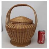 Decorative wicker basket. With lid.