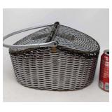 Metal basket, heavy.