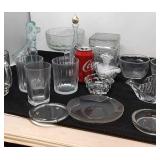 Assorted glassware. 16 pieces.