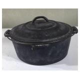 Cast iron cook pot w/bail & lid. #8 on bottom