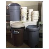 4 Rubbermaid trash cans, two with lids