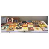 Large lot of 45s. Various artists. See photos.