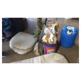 Miscellaneous lot of items from the garage,