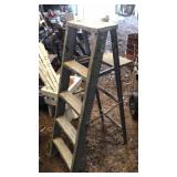 Vintage 4 foot aluminum step ladder