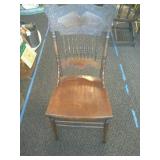 Wooden dining room side chair. Oak.
