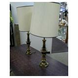 2 Matching brass table lamps.