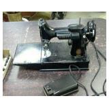 Singer featherweight model 221- sewing machine