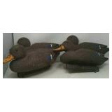 4 matching Flambeau duck decoys.