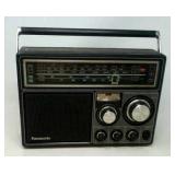 Panasonic UHF/TV 6 band receiver, AC/DC.