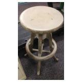 Adjustable height swivel stool