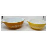 2 Vintage Pyrex nesting mixing bowls