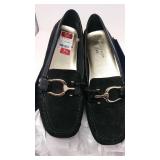 Size 7 1/2 AK Anne Klein shoes with box