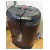 Staples paper shredder powered on when tested