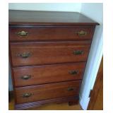 4-drawer chest of drawers. Approximately