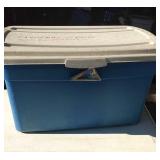 Rubbermaid 28-gallon tote with lid full of