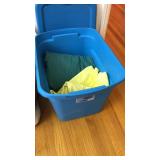 18 Quart tote with bed linens