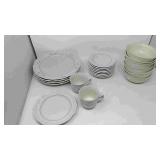 21 Pieces Pfaltzgraff dishes dinner plates, bowls,