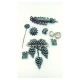 Assorted pins and brooches