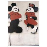 20" Mickey and Minnie Mouse yard decor