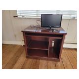 Computer Desk w/ Samsung 19" TV
