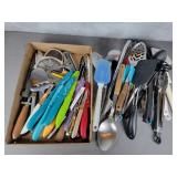 Knives, spatulas, tongs